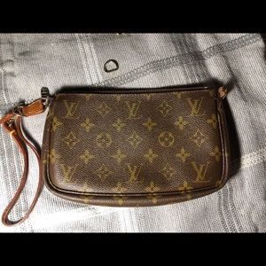 💛Louis Vuitton Pochette Handbag Accessory💛